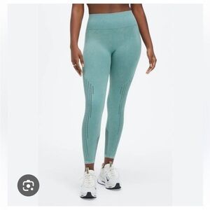 Fabletics Sync High-Waisted Perforated 7/8 Leggings Athletic Yoga Stretch Sz: S